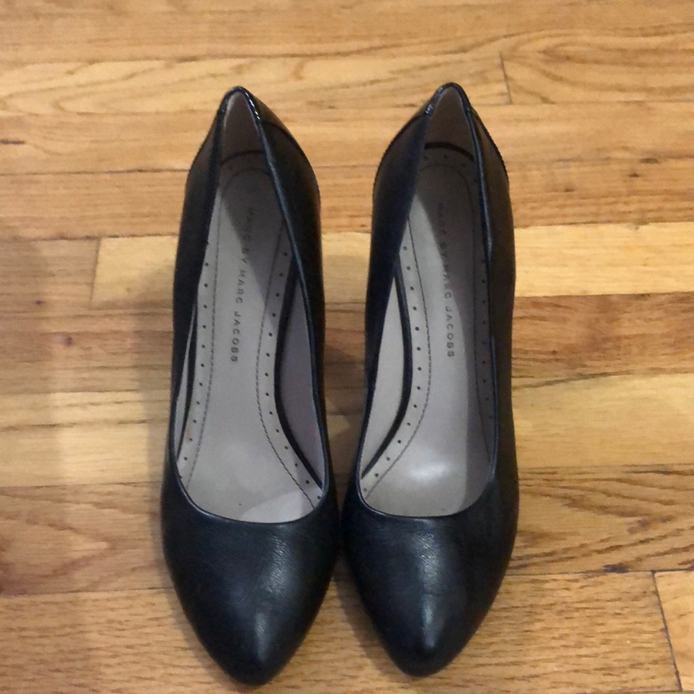 Marc by Marc Jacobs Leather with almond toe w patent leather block heel accent